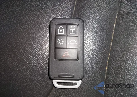 2017 Volvo Xc60 T6 Dynamic z USA, uszkodzony, nr VIN YV449MRRXH2212708